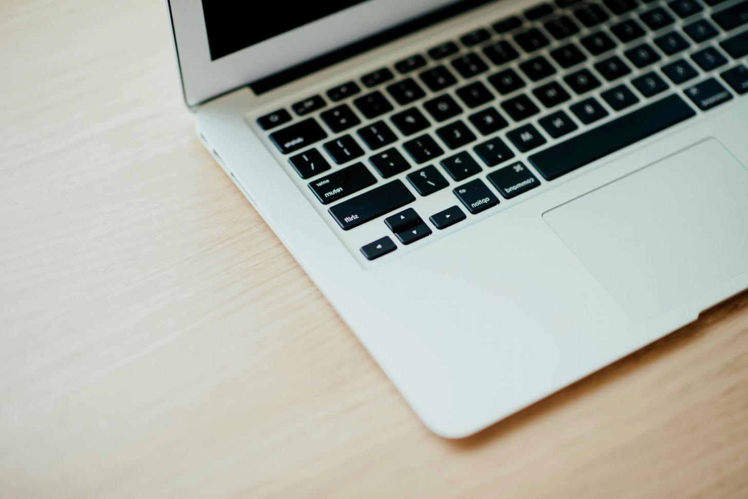 Studenti che partecipano a una sessione di formazione digitale moderna